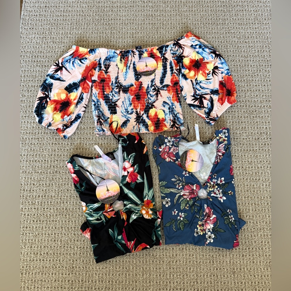 Bundle Love by Design Floral Tops Multicolor.. Size medium